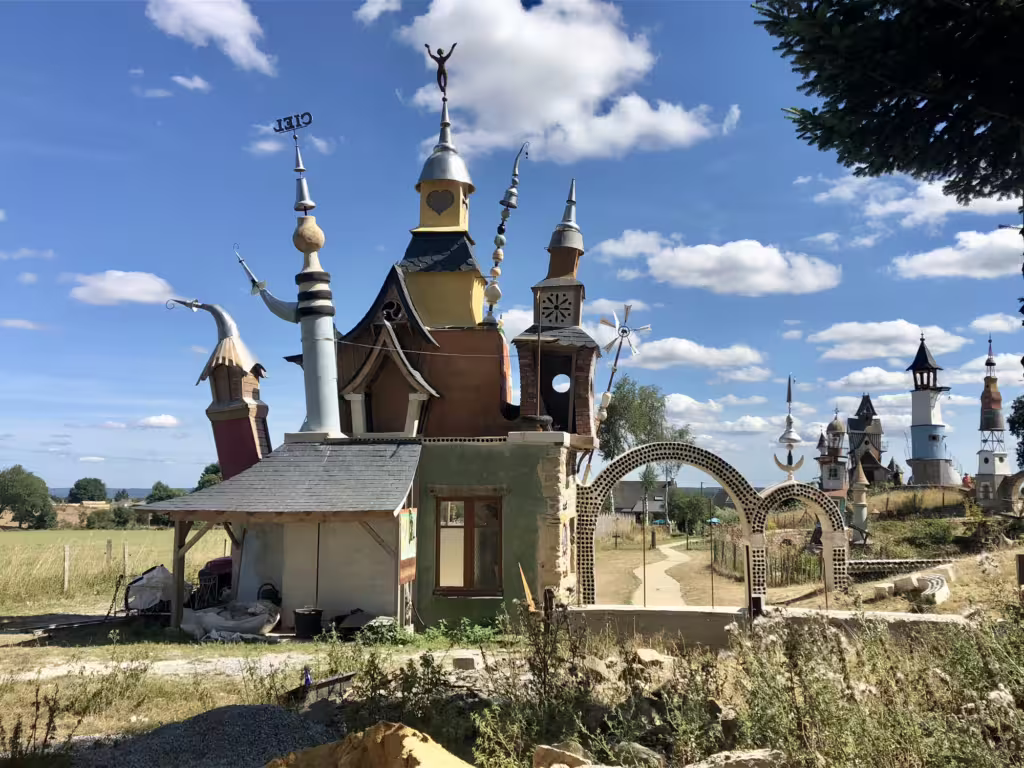A photo of one of the buildings at the Museum of the Junkyard Poet