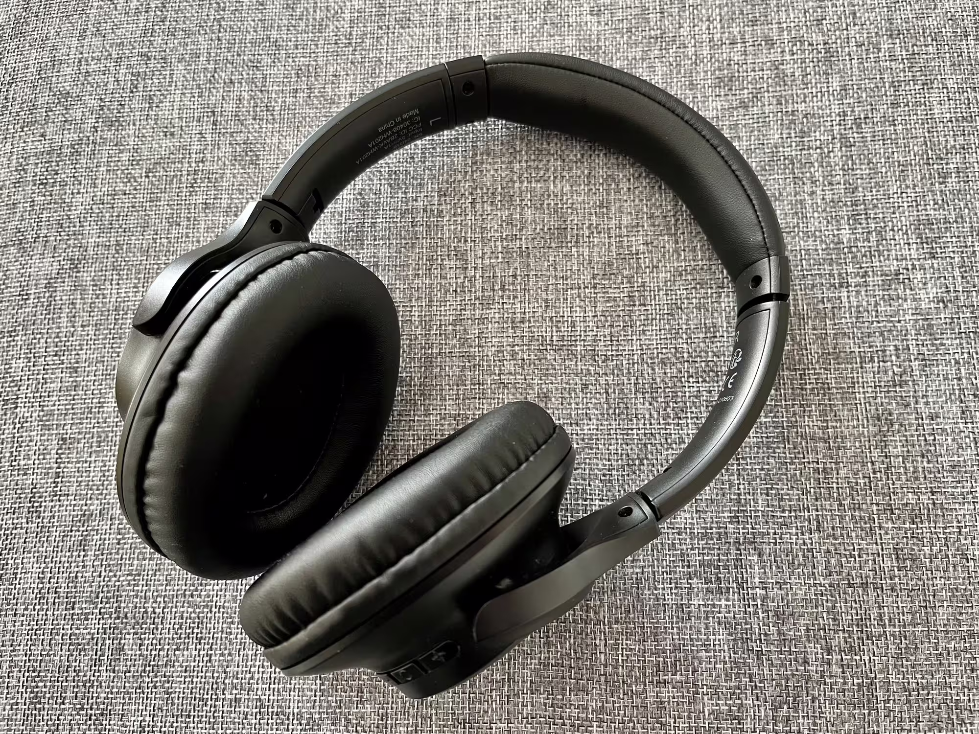 A photo of a pair of Kvidio Bluetooth headphones on a plain background.