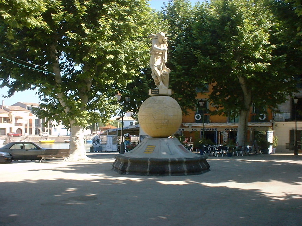 Photo of a sculpture in Agde